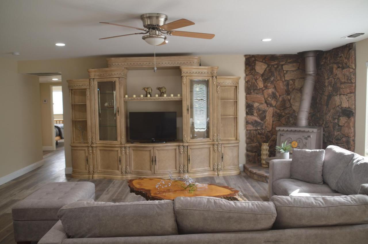 Beautiful 3 Bedroom Home Located Near Yosemite Oakhurst Ngoại thất bức ảnh